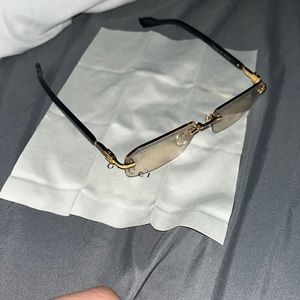 Gucci unisex clear view glasses. Gold highlights (comes with papers and cases.